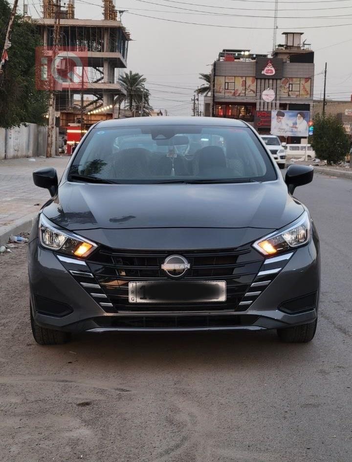 نيسان فيرسا